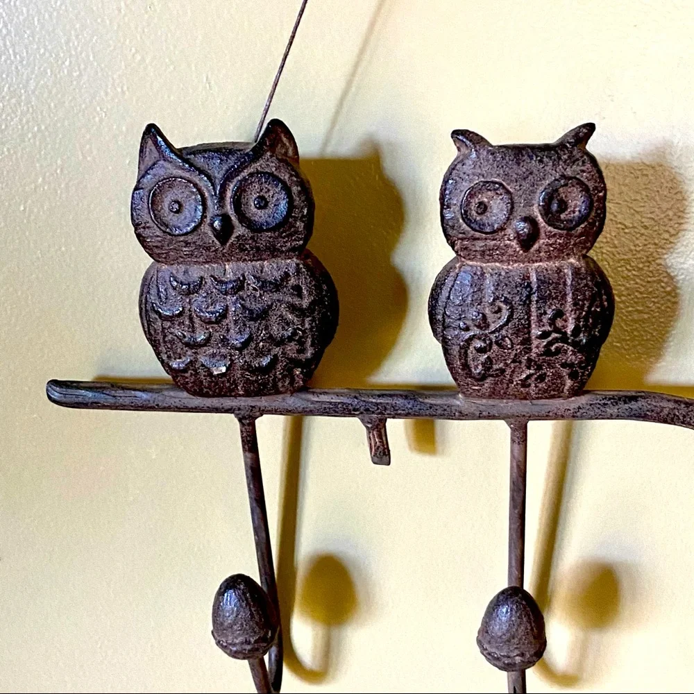 Adorable Owl Family Wall Hanging with Three Hooks